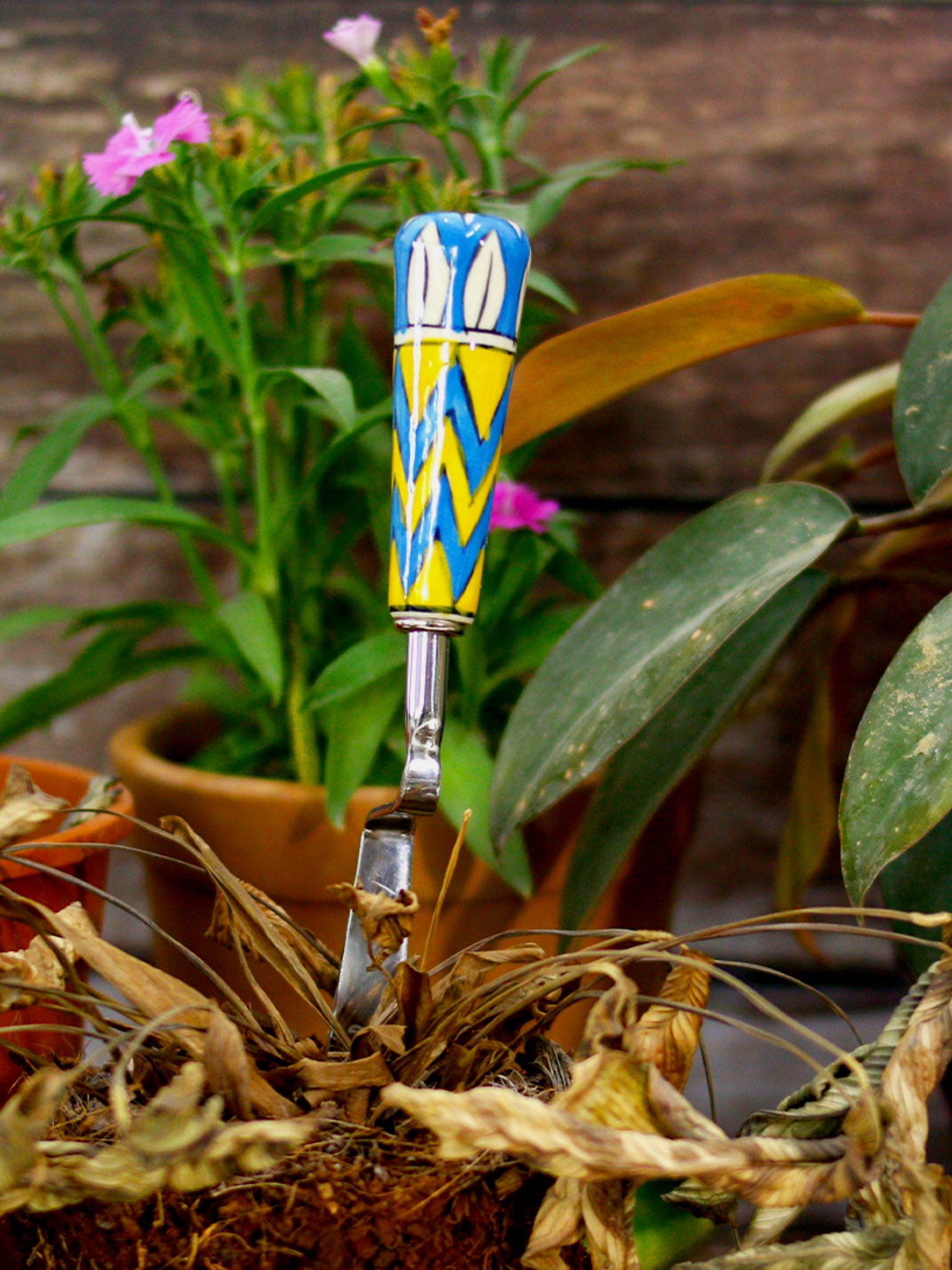 Stainless Steel Khurpi with Ceramic Handle Khurpi LazyGardener Blue & Yellow 